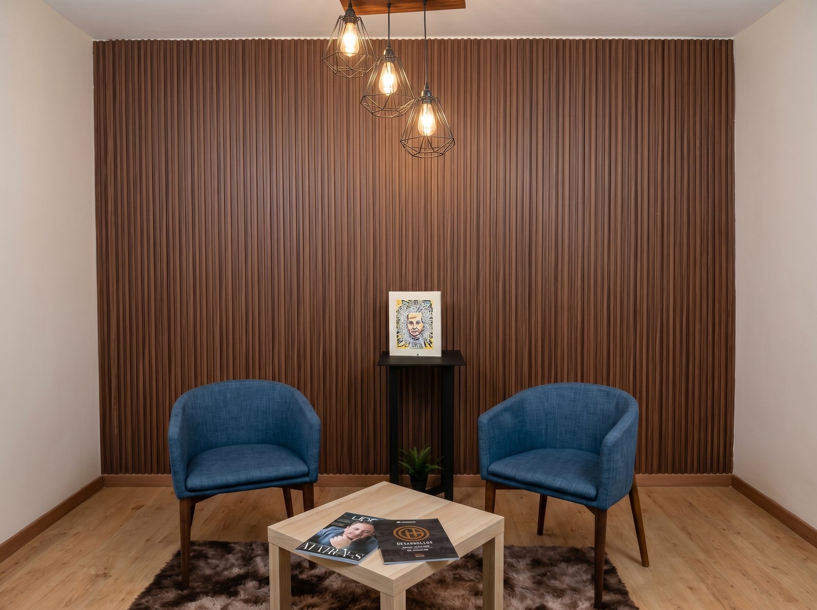Set elegante de podcast de Altazia Producciones